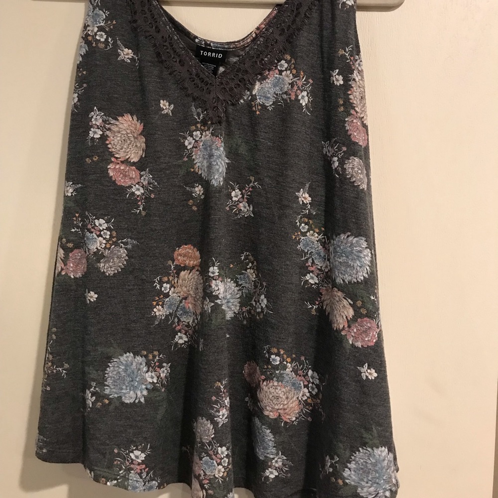 Torrid 1X top, grey, floral